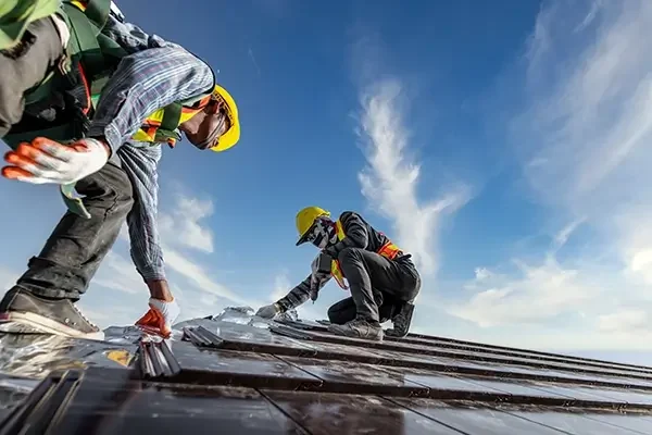 service-roof-damage-repair-crew